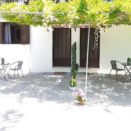 Daphnes Apartments Ratzaklíon エクステリア 写真
